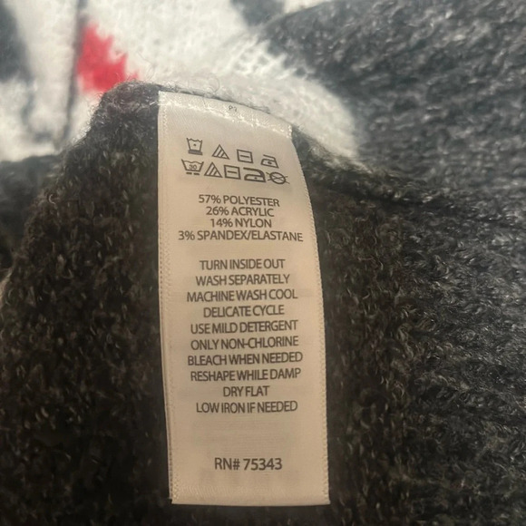 Women’s Cupcakes & Cashmere Gray Crewneck Long Sleeve Puppy Logo Sweater. Small - Picture 7 of 7